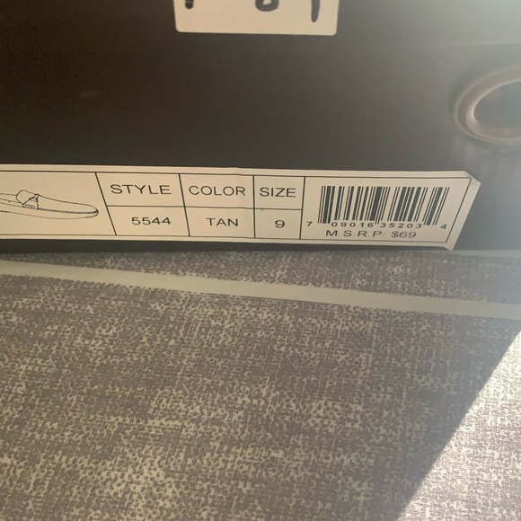 Like New Italian Driving Loafers Beautiful-Tan in color size 9 so comfortable. - Picture 3 of 14